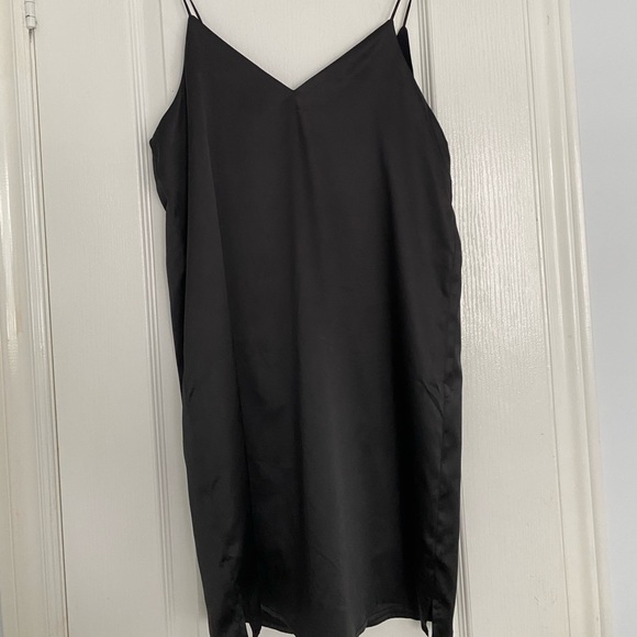 Lulu’s Black silk-like dress - Picture 2 of 3